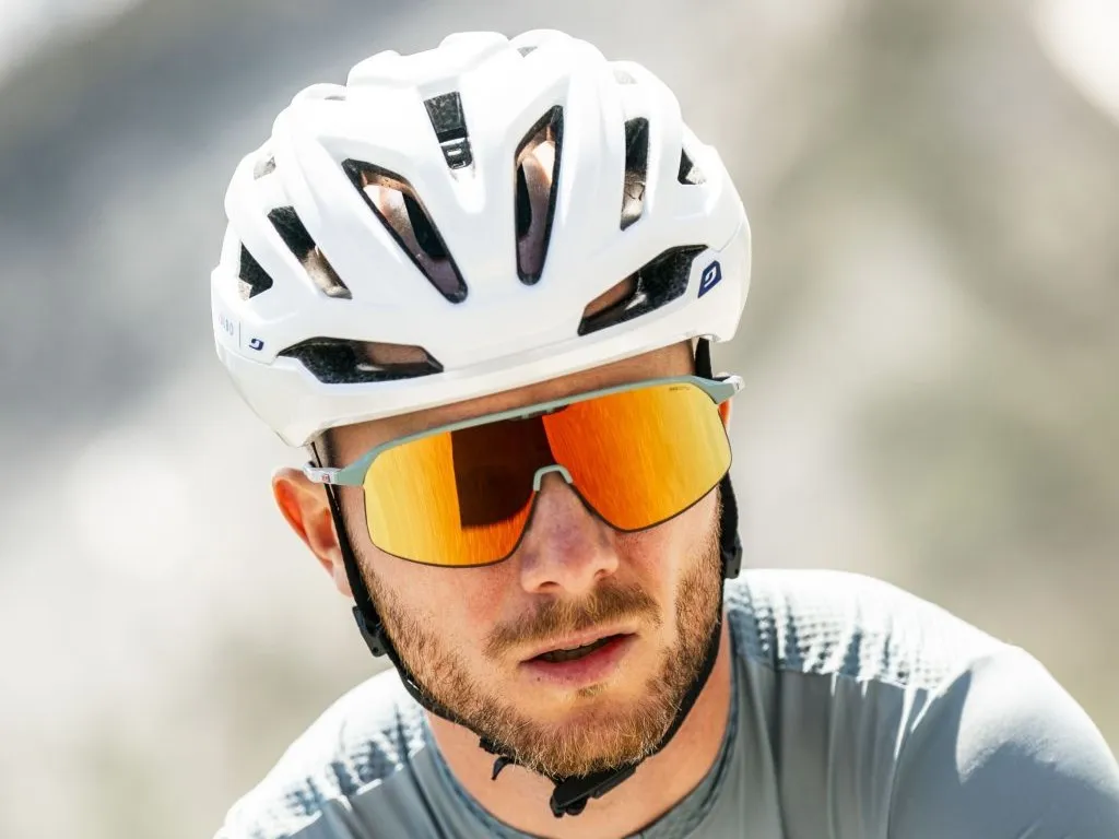 Sportif à lunettes de vitesse Julbo